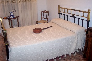 CAMA ANTIGUA CON CALENTADOR