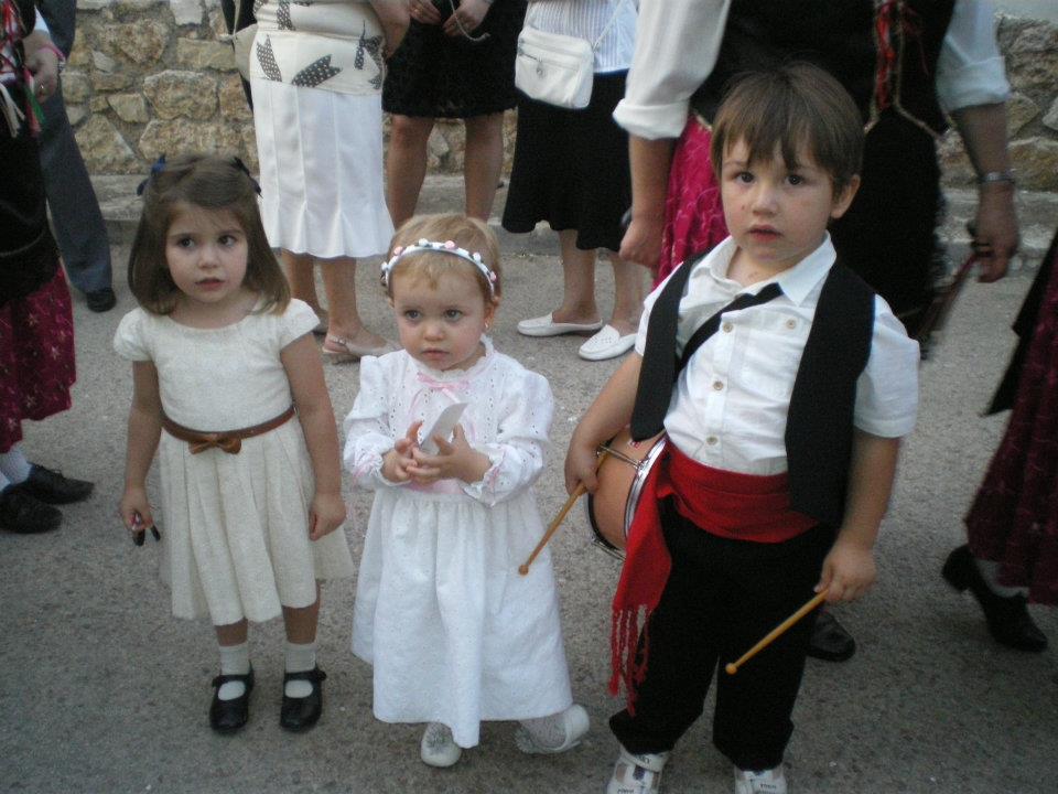 581278_402905633079006_1558142176_n