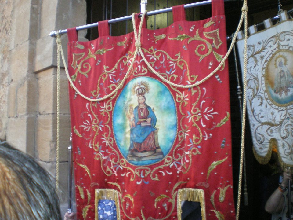 576879_402903979745838_886954690_n