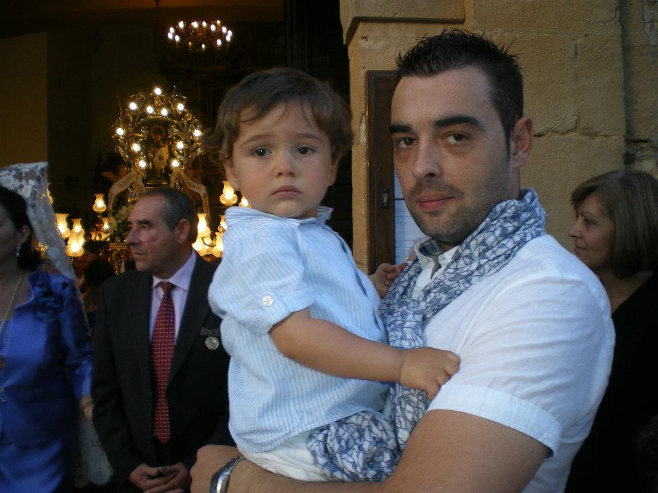 552854_402904149745821_1055802303_n