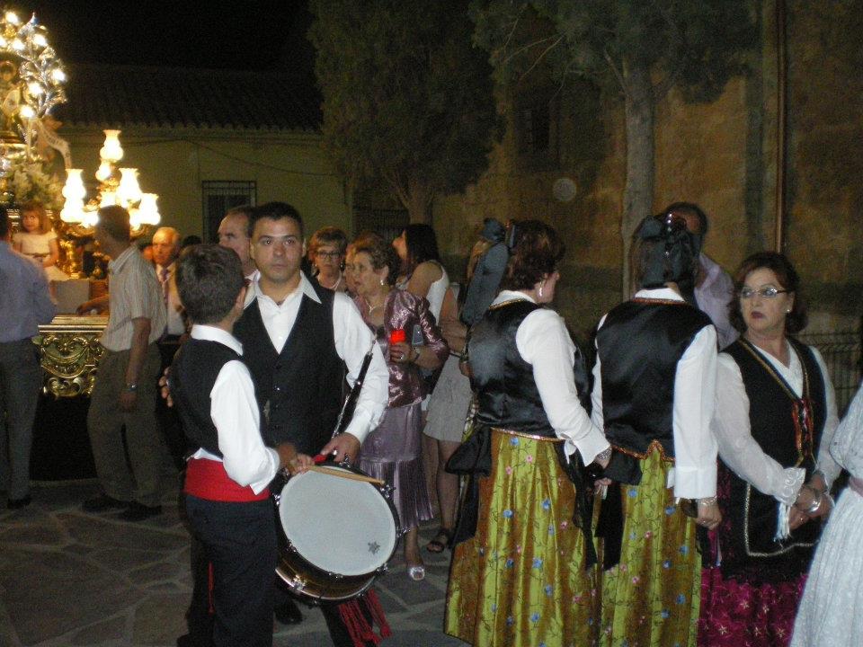 550518_402906999745536_1014438325_n