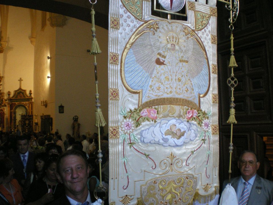 398952_402903503079219_953372381_n