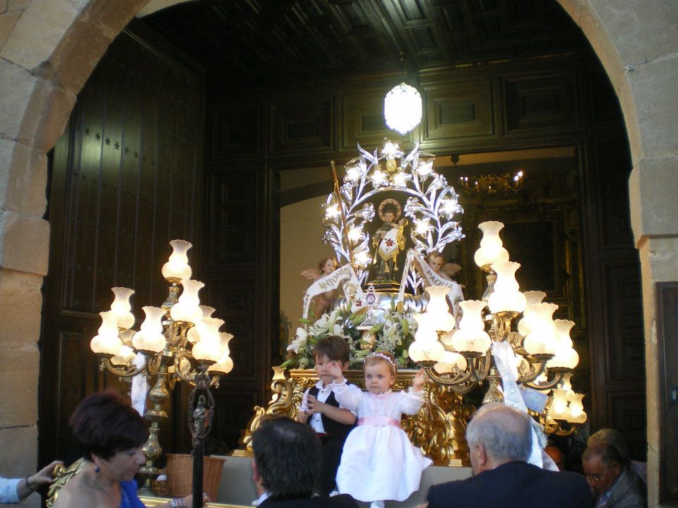 398792_402904283079141_1904523617_n