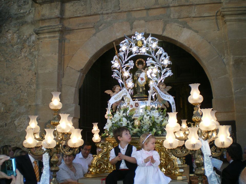 229880_402904359745800_132482252_n