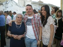 599603_402905013079068_562602506_n