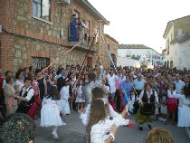 319876_402905249745711_1859481530_n