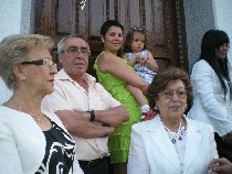 317939_402905579745678_2128254824_n