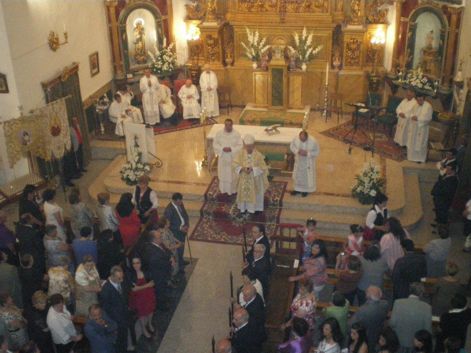 600380_402677423101827_649258813_n