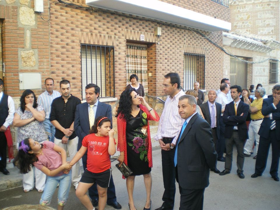 600092_402661083103461_2003839256_n