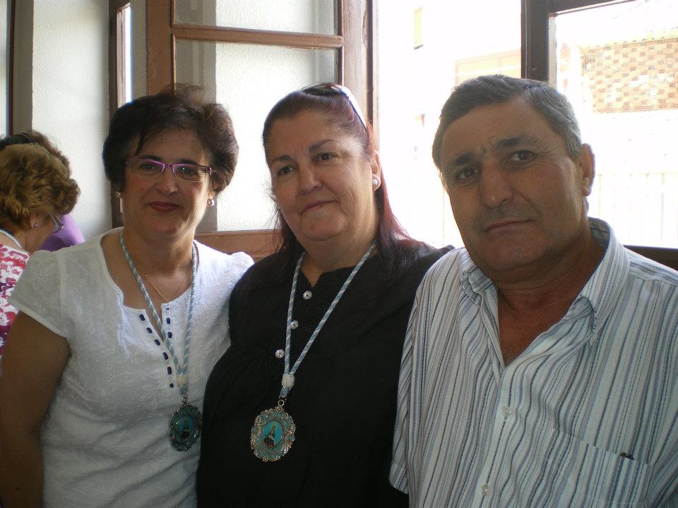 599206_402679783101591_625516059_n