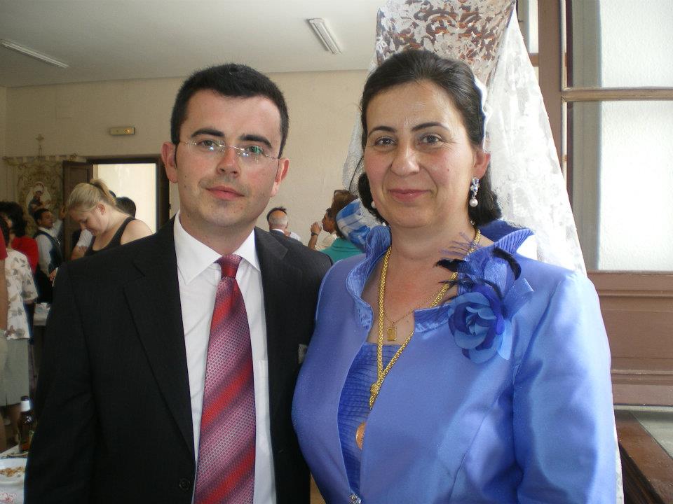 577448_402681429768093_1053367379_n