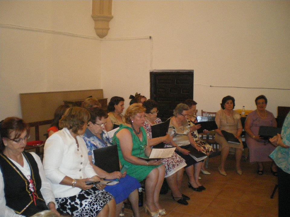 560641_402677296435173_229831288_n