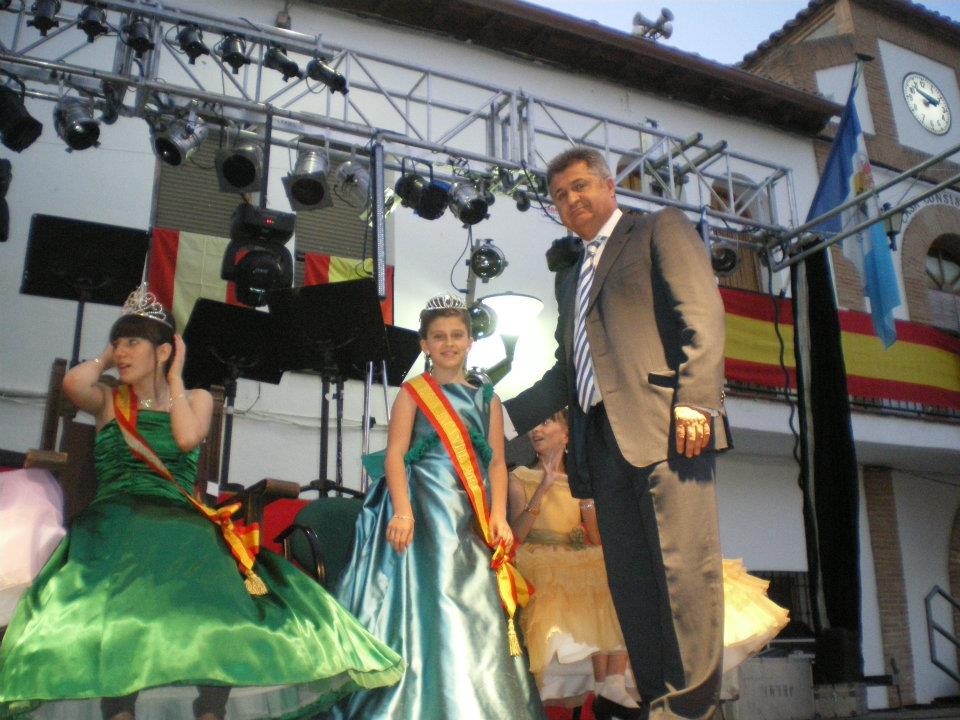 556846_402675029768733_1646659409_n