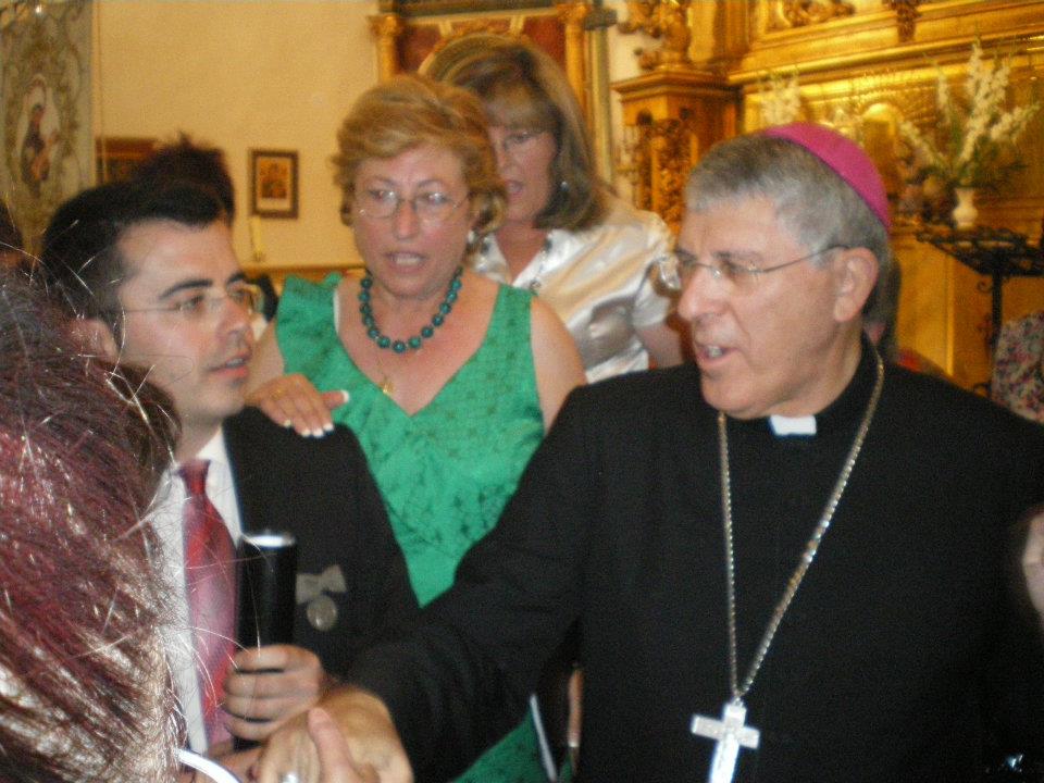 554283_402678666435036_1651880309_n