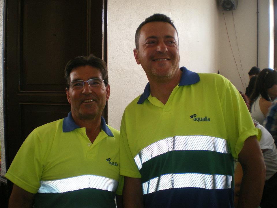 551817_402680459768190_2082416654_n