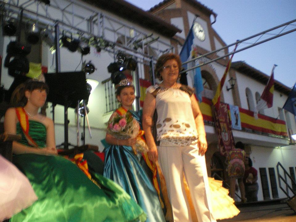 551652_402675439768692_1782369164_n