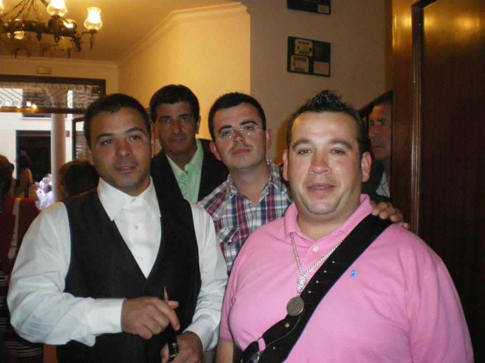 551020_402674276435475_279941635_n