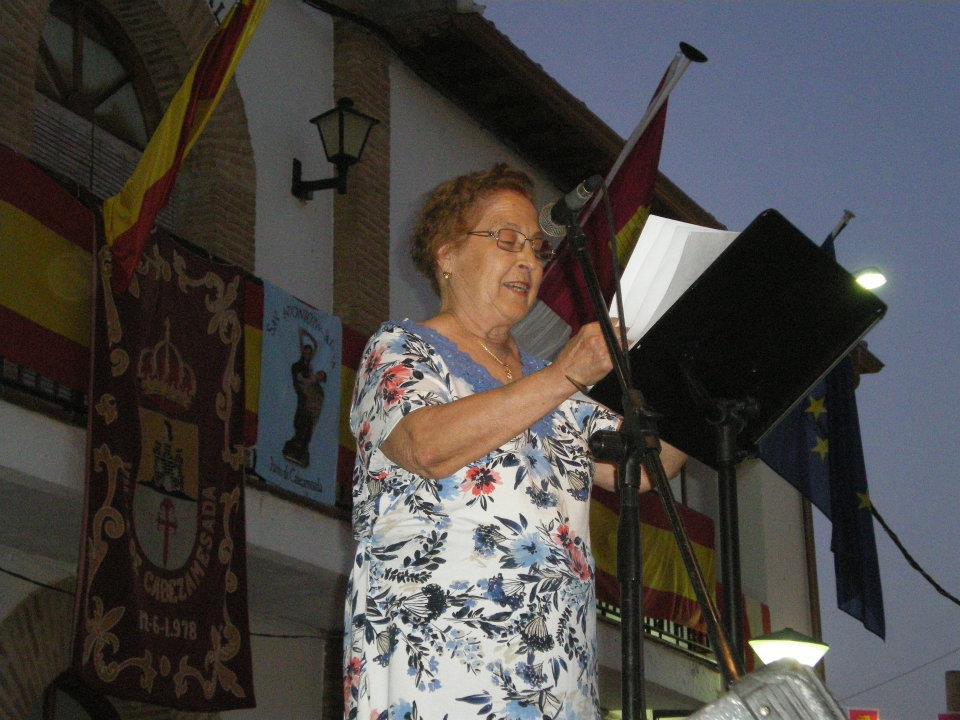 539929_402675999768636_1679288190_n