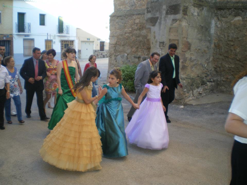 534114_402667399769496_327554544_n