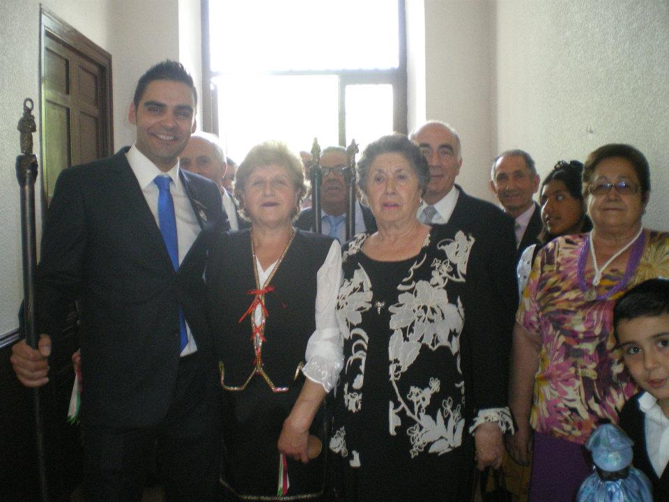 534051_402679586434944_435142766_n