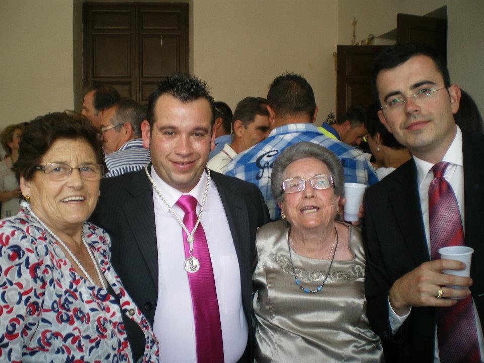 532665_402680346434868_82704608_n