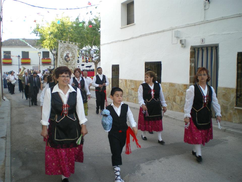 527674_402663109769925_518094517_n