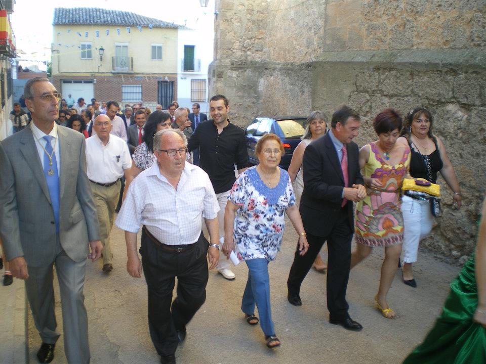 522563_402667453102824_744200184_n