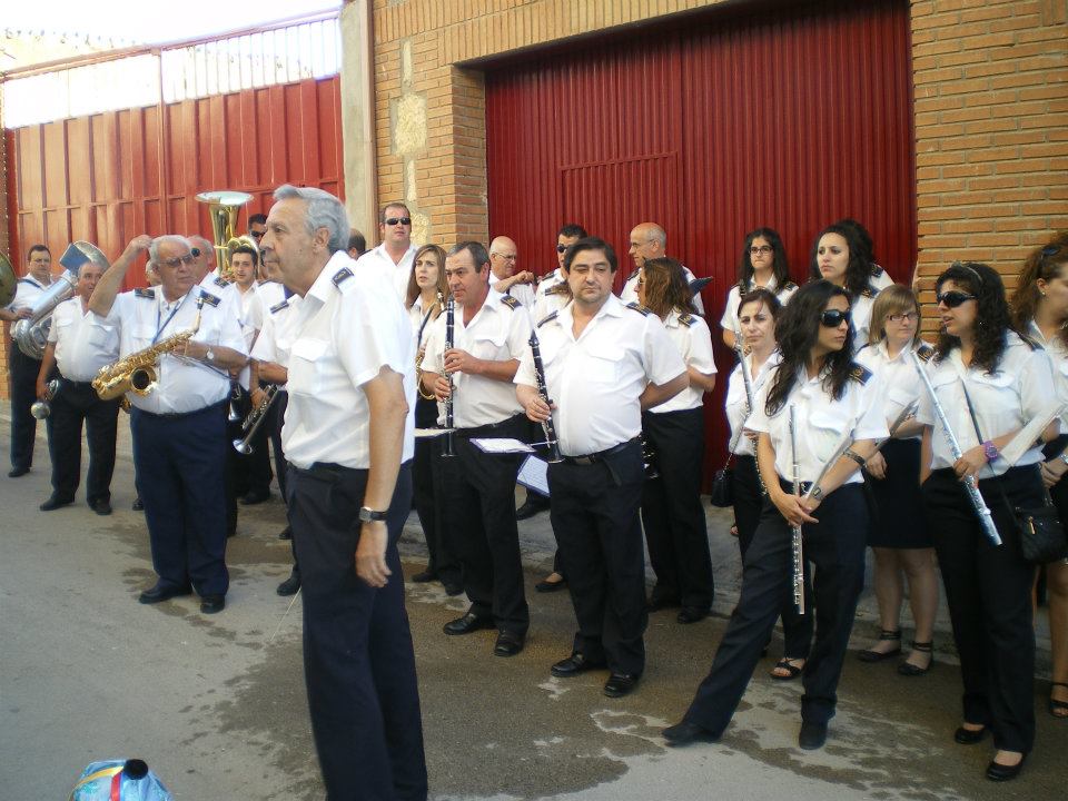 481383_402660739770162_2070492245_n