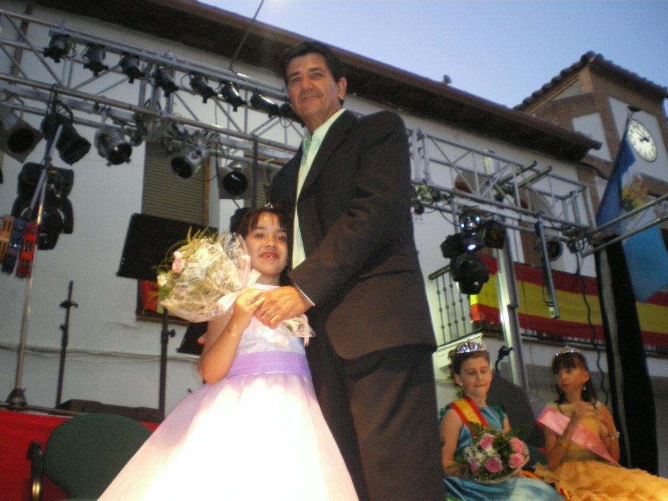 480801_402675536435349_1409716321_n