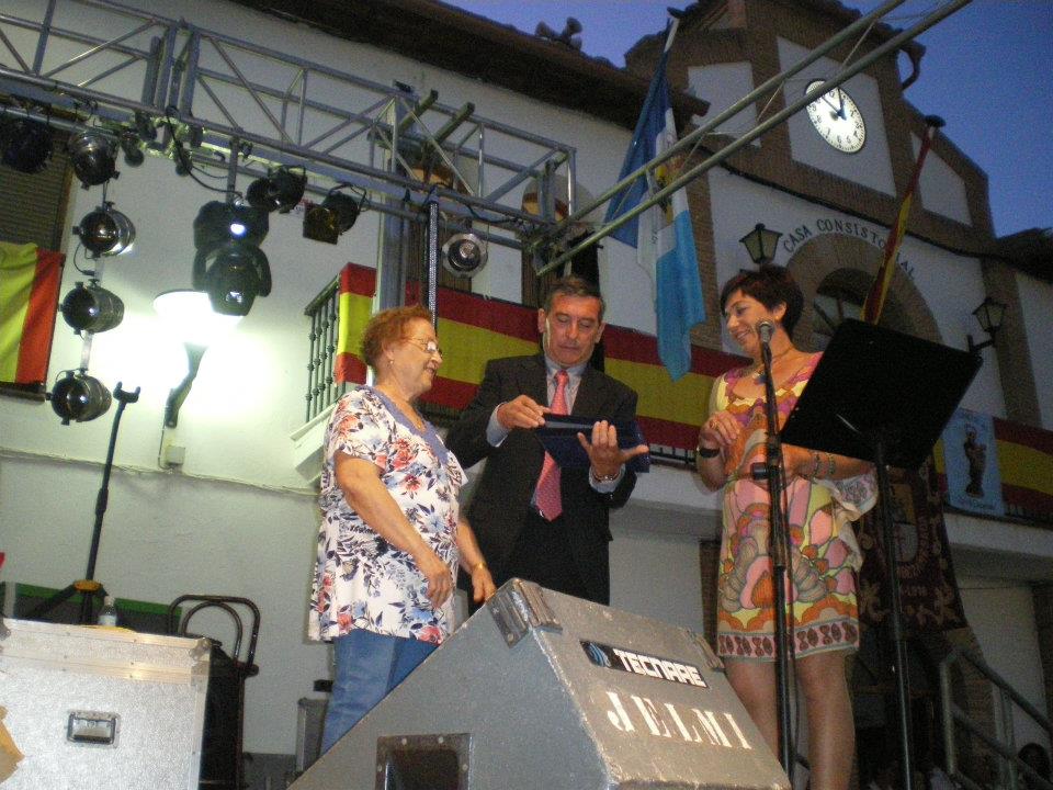 398912_402676093101960_1200331180_n