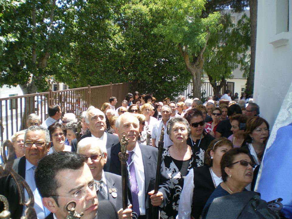 389586_402679239768312_381353642_n