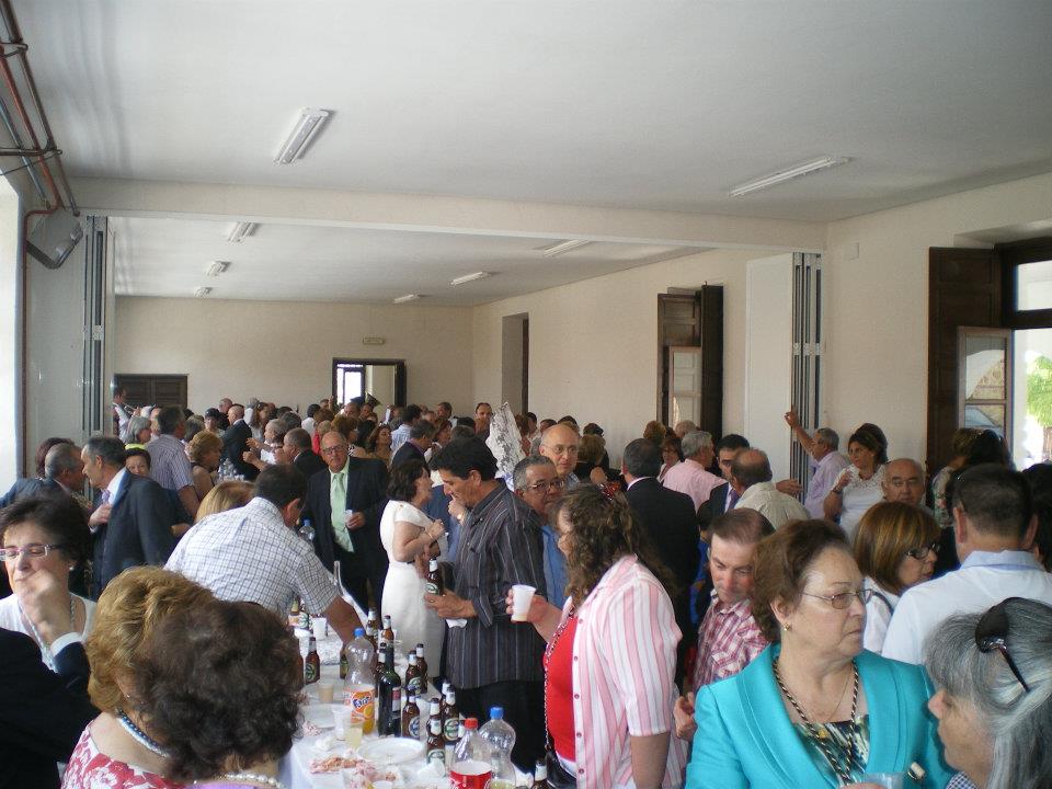 318196_402679966434906_1279115719_n