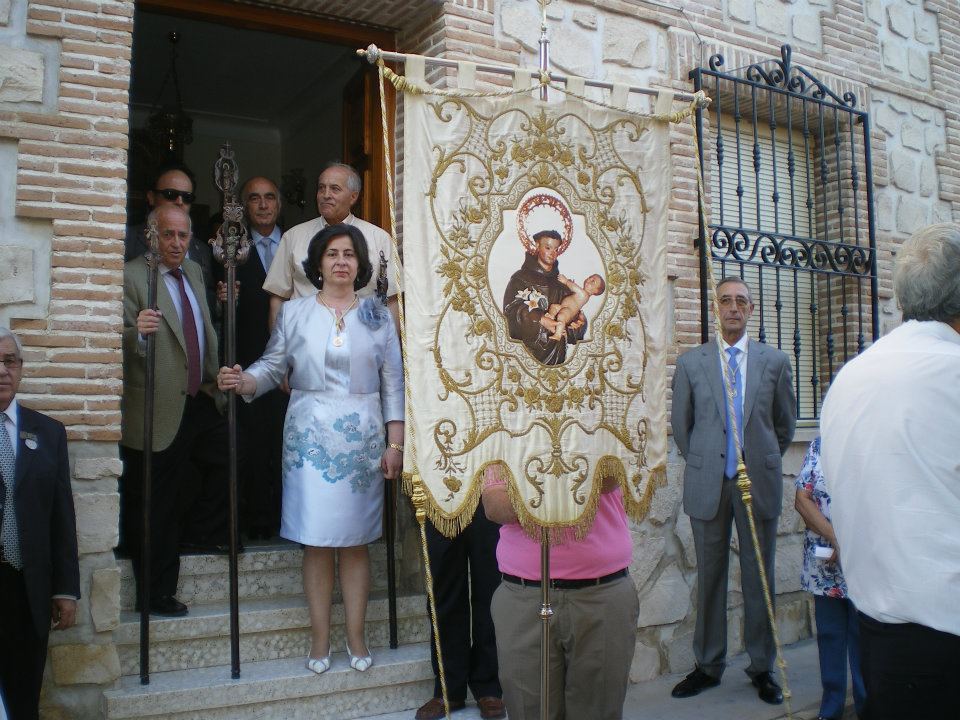 318149_402662266436676_1639375926_n