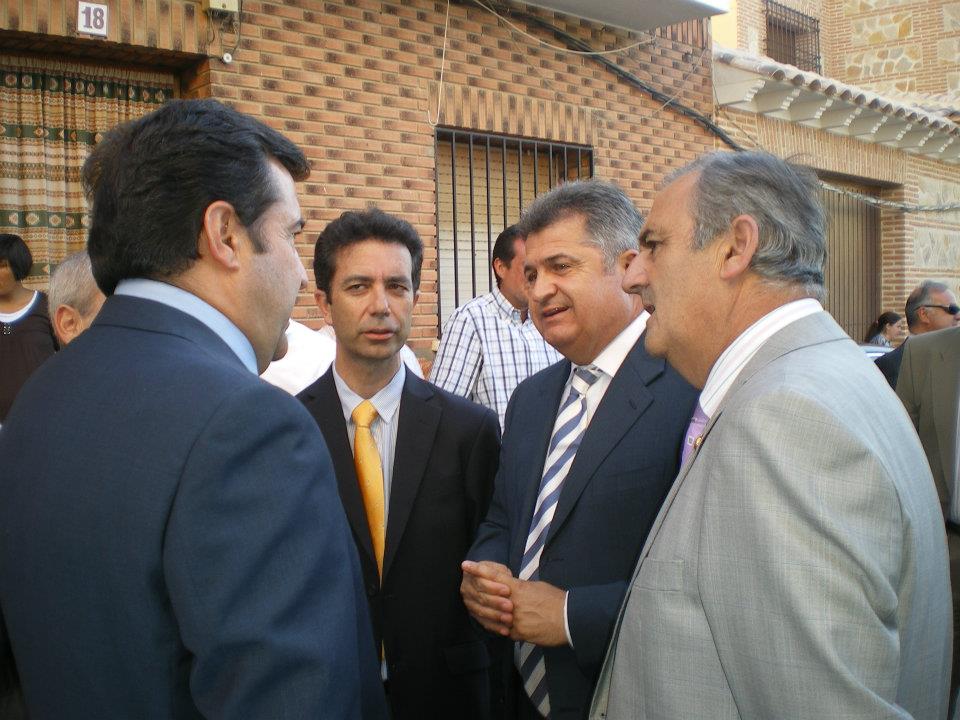 307021_402661759770060_1678669620_n