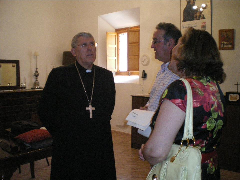 303475_402678326435070_827066290_n