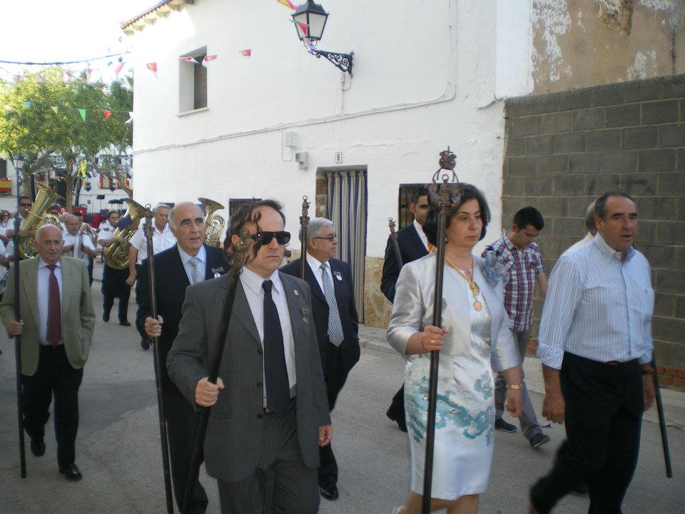 303353_402667209769515_860439971_n