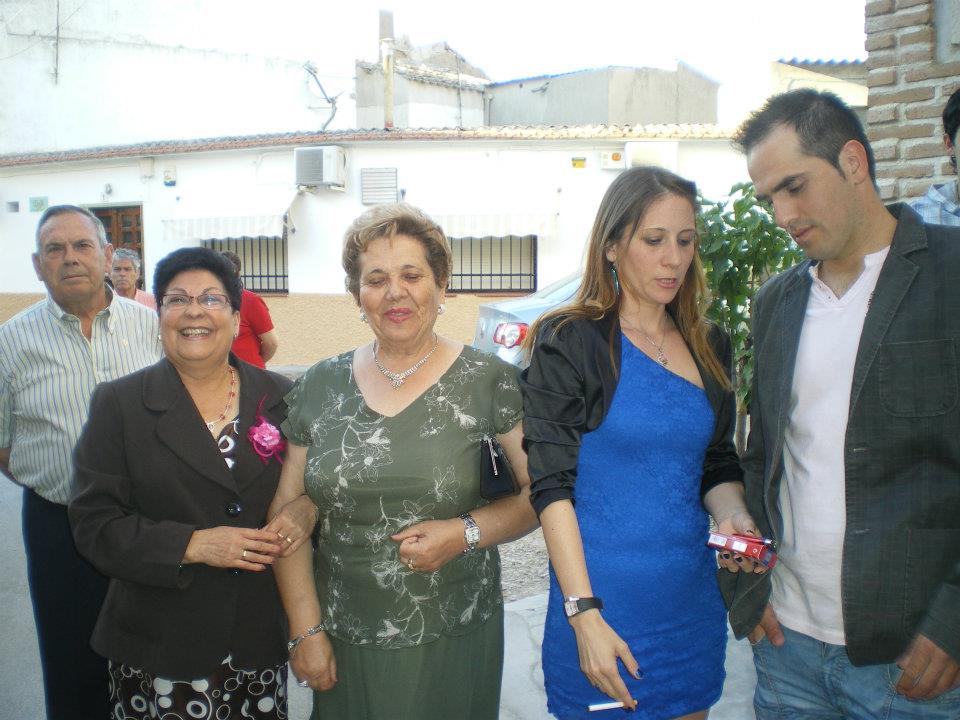 292171_402661623103407_612780437_n