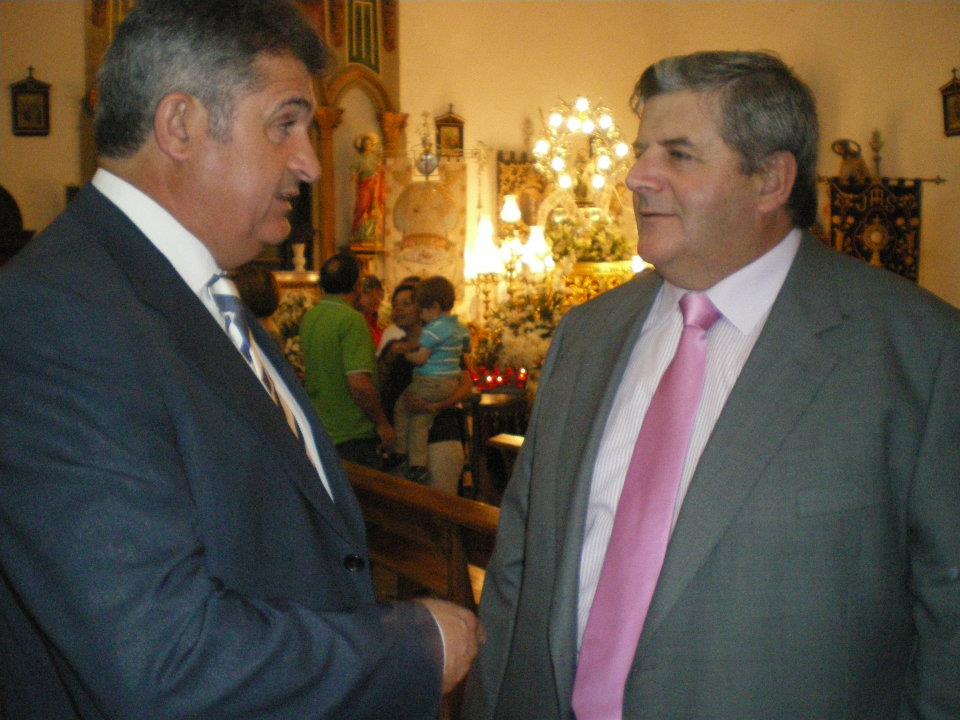 283724_402674063102163_1140270371_n