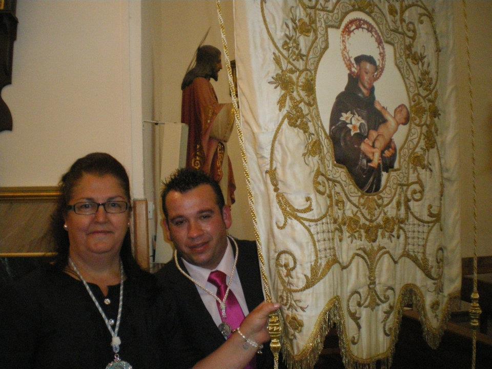 282888_402678369768399_1999795795_n