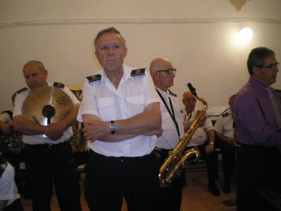 255442_402677623101807_1964287623_n