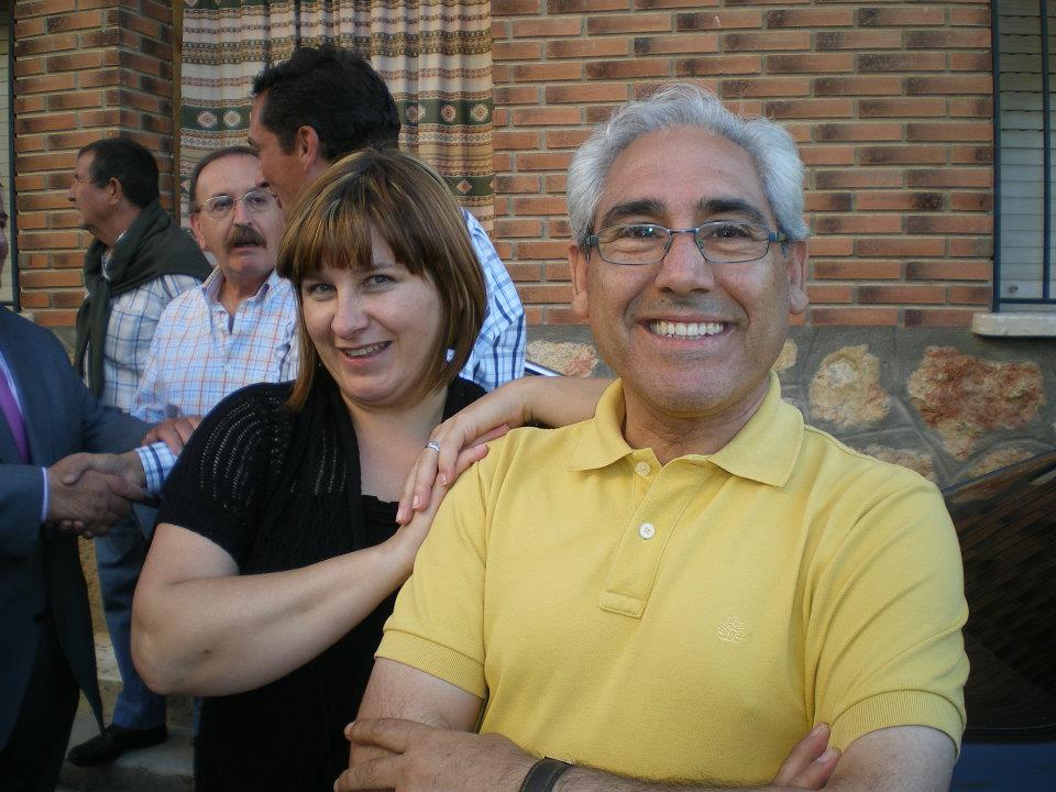 252689_402662639769972_949709500_n