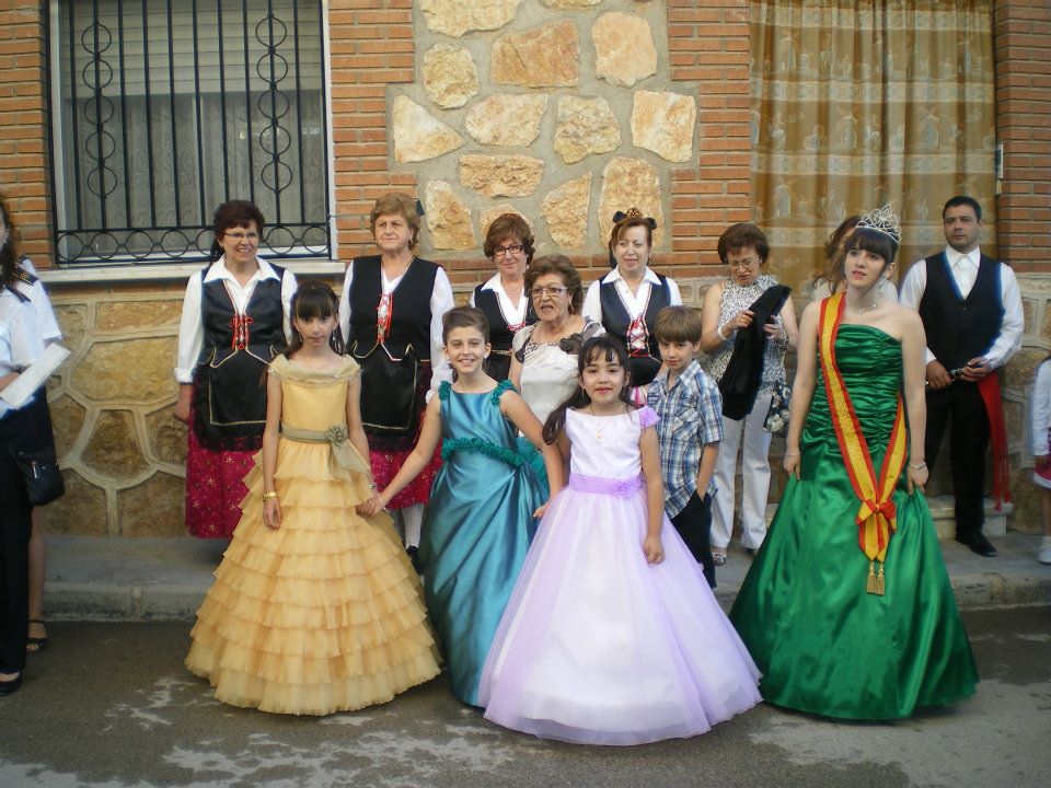 249061_402660896436813_127343608_n