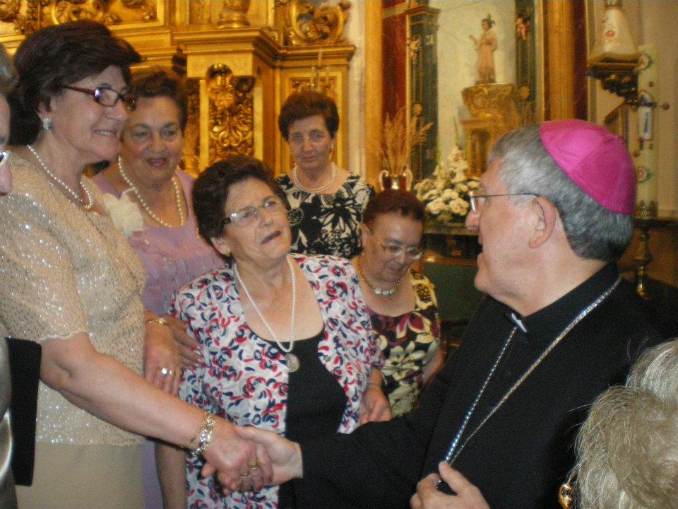 229897_402678426435060_425983170_n