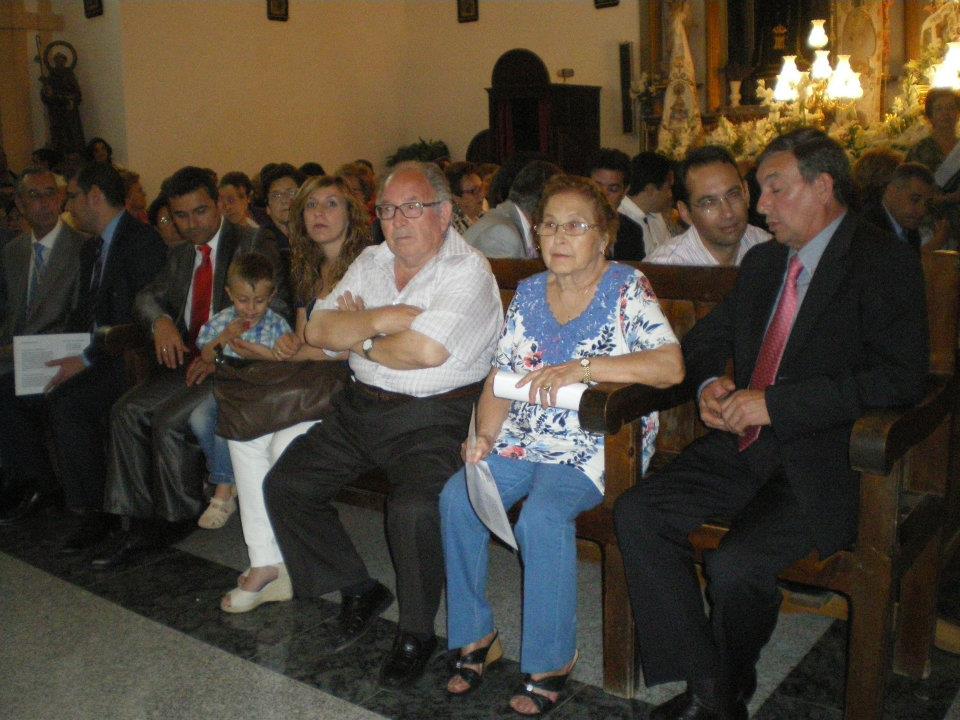 197697_402668336436069_411199616_n