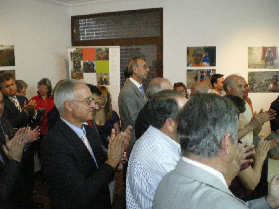 197680_402674366435466_349909720_n