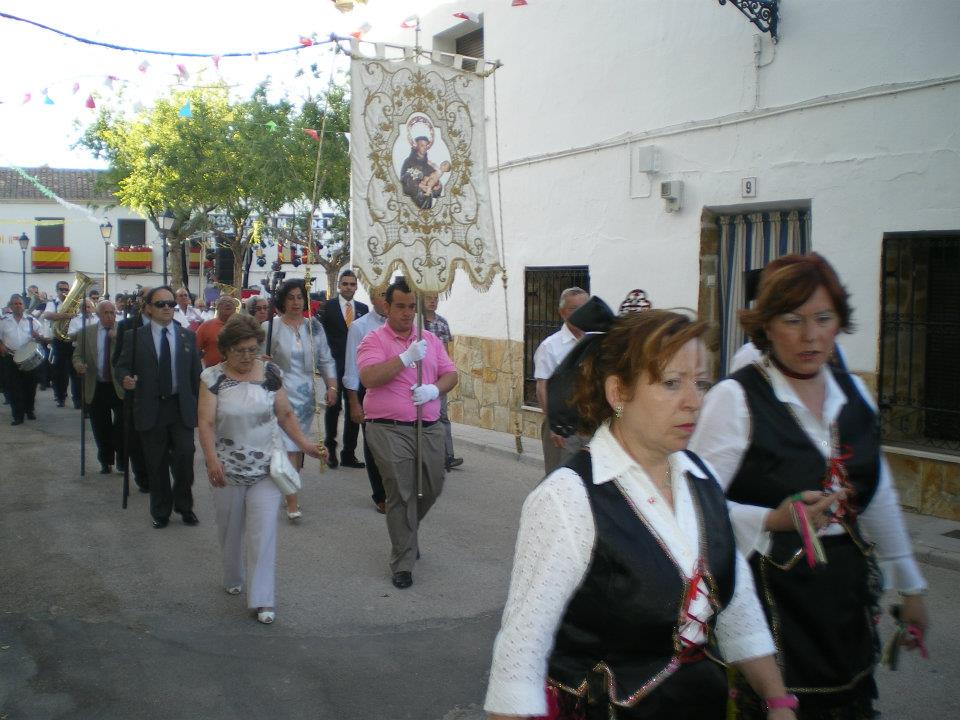 181488_402667179769518_2122802315_n