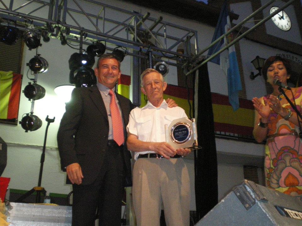 178960_402676213101948_1407296823_n