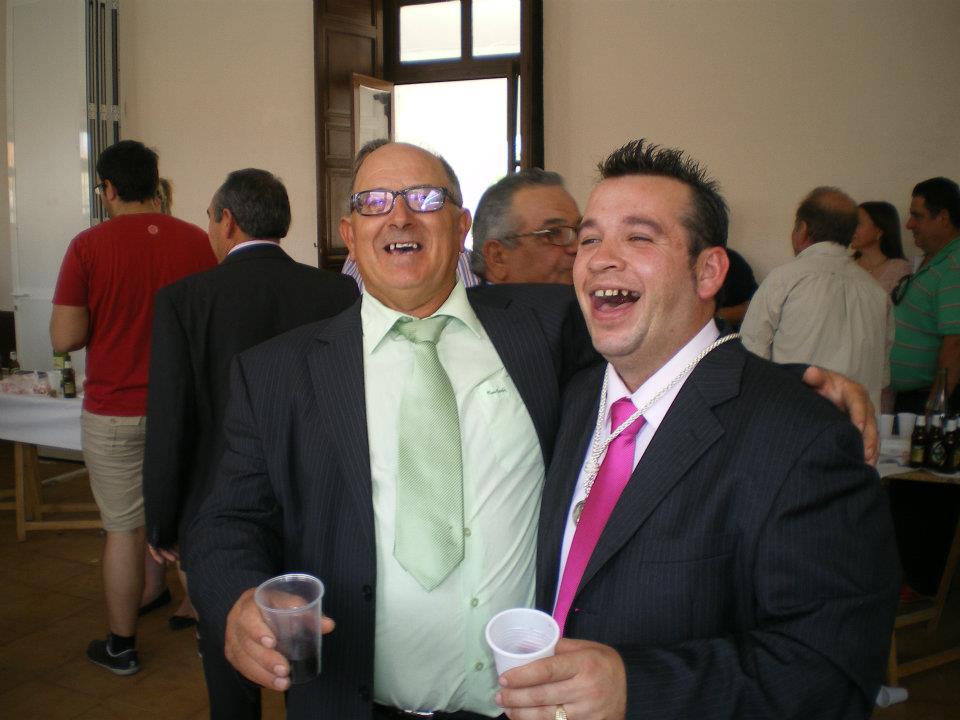 165924_402681083101461_425138250_n