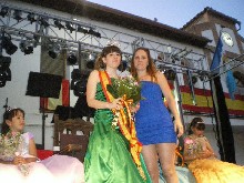 581271_402675903101979_937862420_n