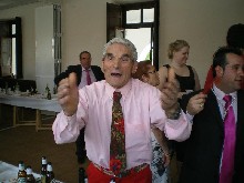 554413_402681186434784_1979309763_n